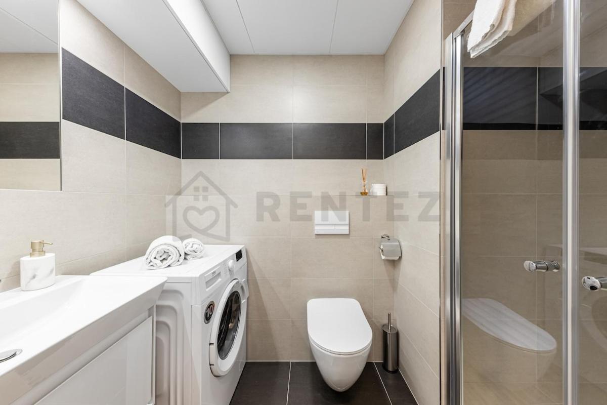Mymozart Lux With Parking Included Apartment Prag